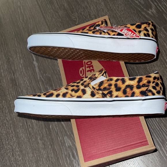 Classic Slip-On Vans in Leopard 🐆 NEW - Picture 7 of 17